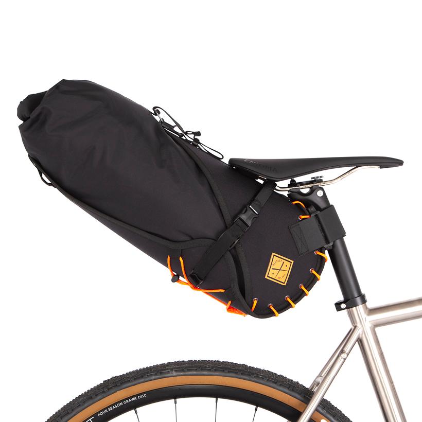 Restrap CarryEverything Sadeltaske 14L - Sort/Orange