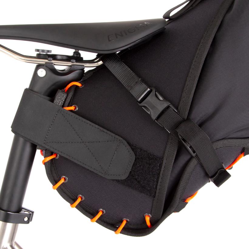 Restrap CarryEverything Sadeltaske 14L - Sort/Orange