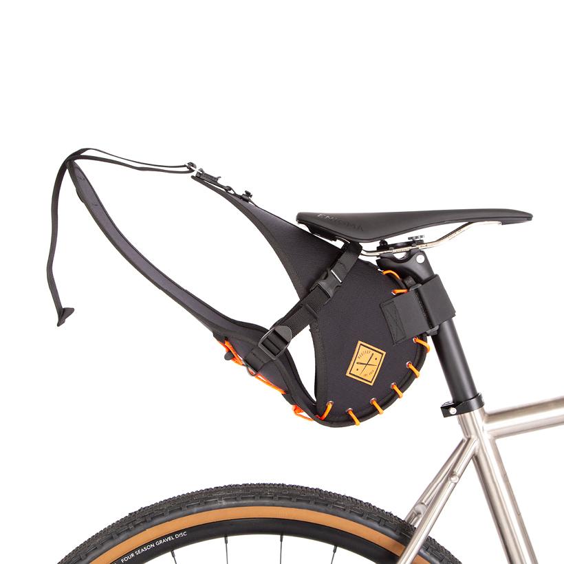 Restrap CarryEverything Sadeltaske 14L - Sort/Orange