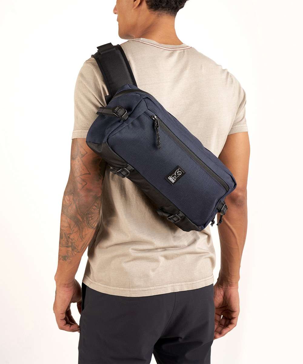 Chrome Kadet Nylon Skuldertaske Navy Aluminium