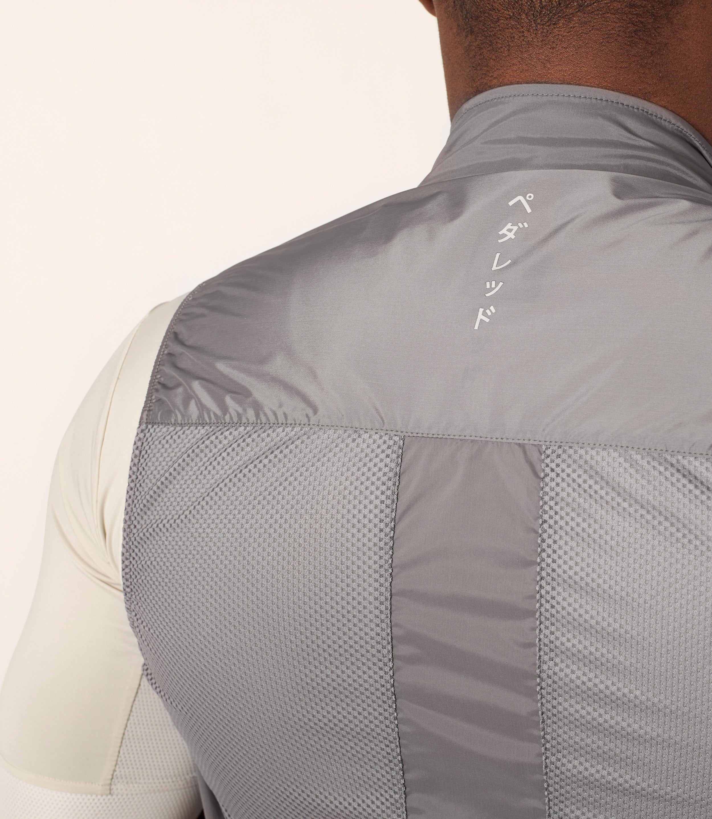 PEdALED Mirai Vindafvisende Vest - Mørk Mågegrå