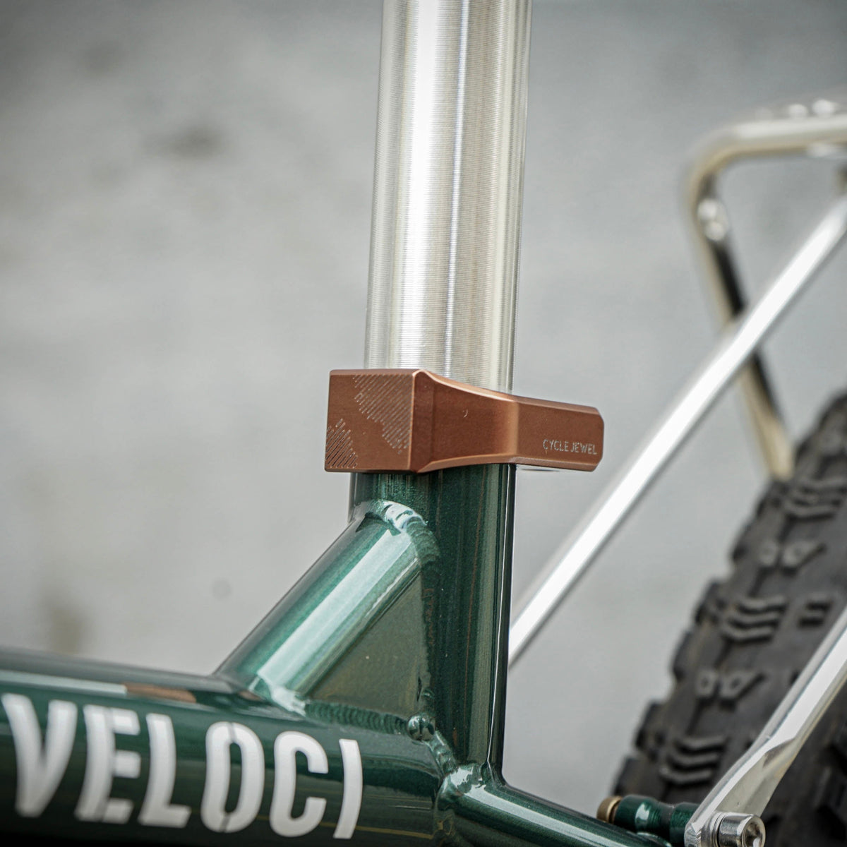 Veloci Cycle Jewel CNC-fräst sadelklämma – Gumwall monterad på ram