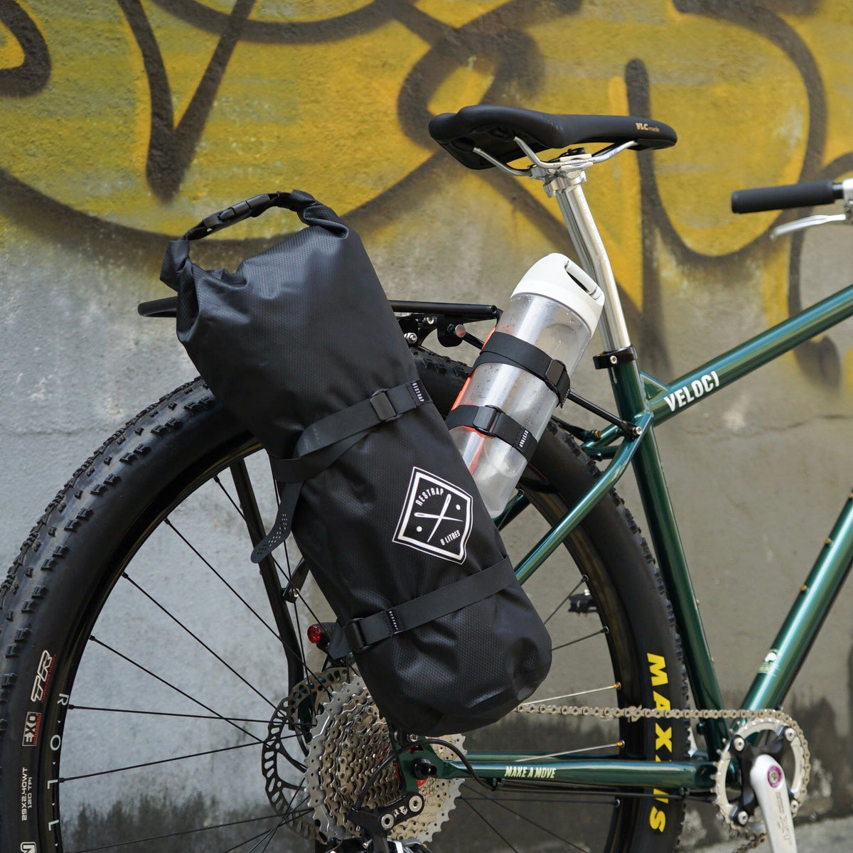 Veloci VLCmade Wednesday Rear Rack – Matt Black, exempel med cargo cages